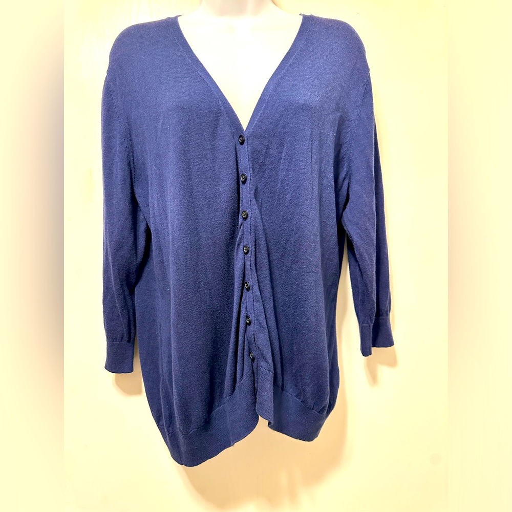 Old navy Size XL- sweater /Wrap/cardigan 
Navy Blue with button